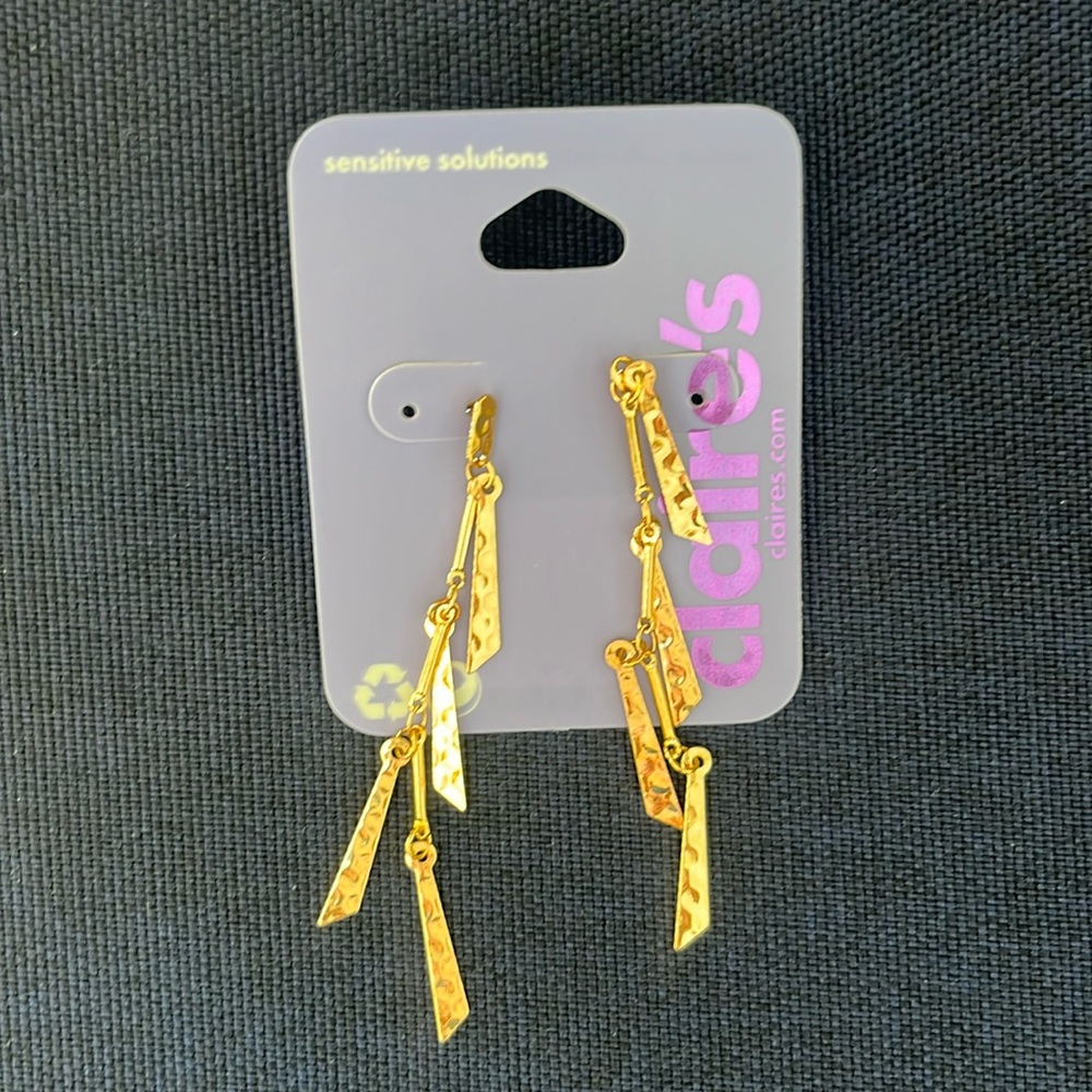 NWT Claire’s Sensitive Solutions Gold Toned Dangling Earrings